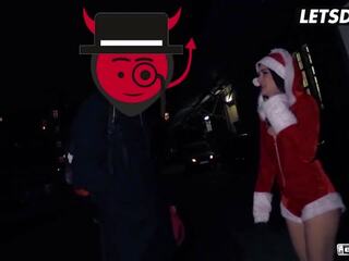 Naughty strumpet Lullu Gun Sucks Santa's Dong Then Bangs Amateur pecker In Bus During Christmas - LETSDOEIT